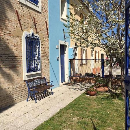 La Casa Della Cicogna Una Casa Al Mare Ideale Anche Per Gli Impegni Di Lavoro O Studio Villa Bellocchi Exterior photo