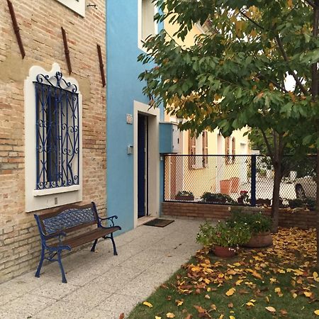 La Casa Della Cicogna Una Casa Al Mare Ideale Anche Per Gli Impegni Di Lavoro O Studio Villa Bellocchi Exterior photo