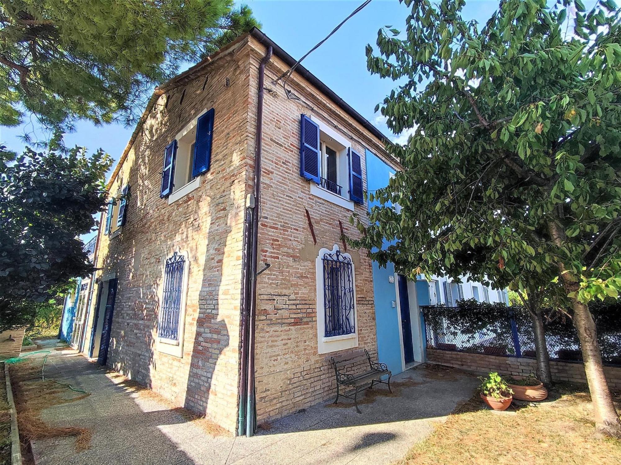 La Casa Della Cicogna Una Casa Al Mare Ideale Anche Per Gli Impegni Di Lavoro O Studio Villa Bellocchi Exterior photo