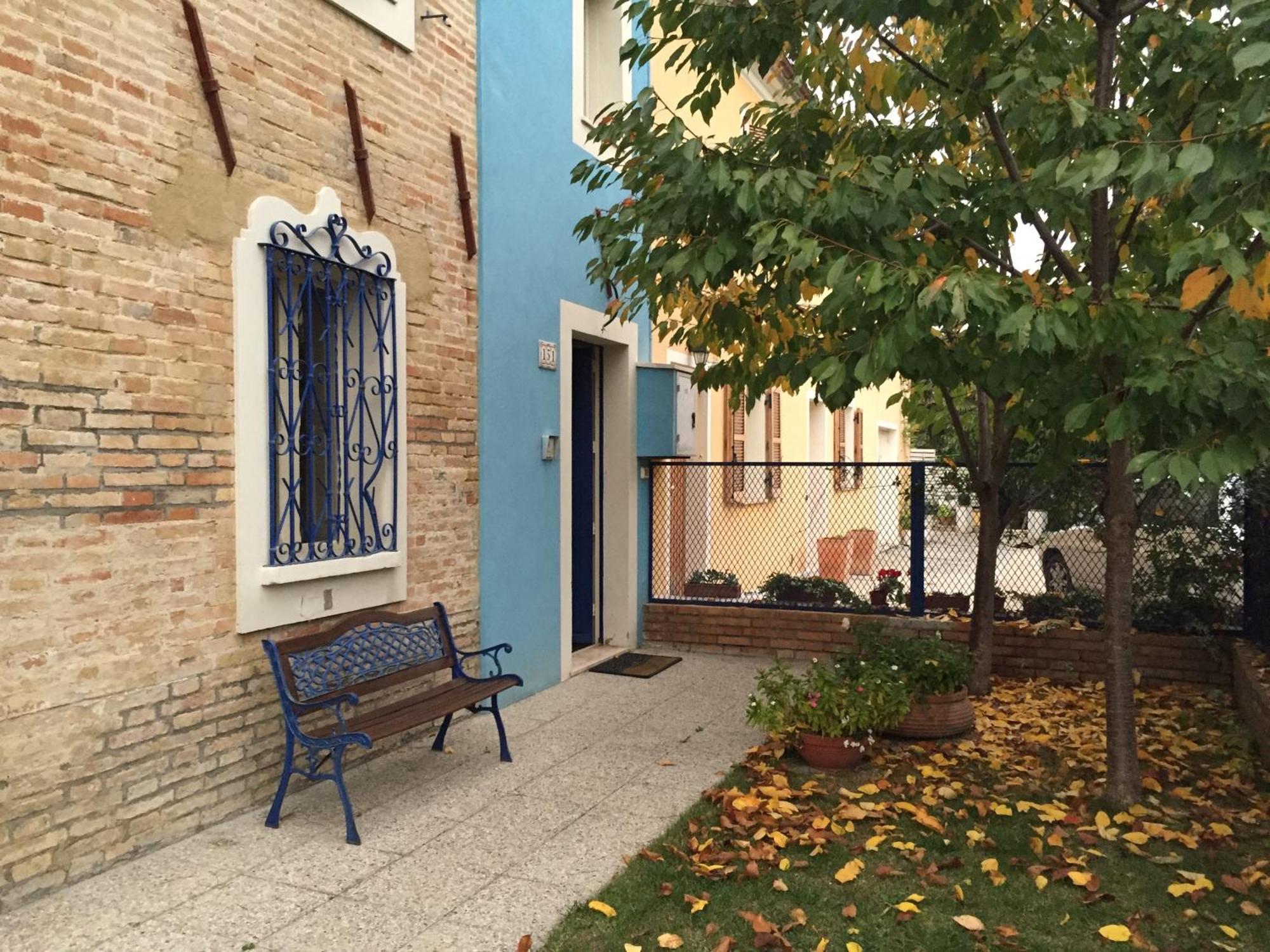 La Casa Della Cicogna Una Casa Al Mare Ideale Anche Per Gli Impegni Di Lavoro O Studio Villa Bellocchi Exterior photo