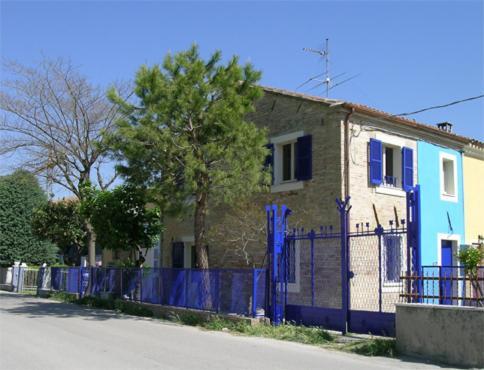 La Casa Della Cicogna Una Casa Al Mare Ideale Anche Per Gli Impegni Di Lavoro O Studio Villa Bellocchi Exterior photo